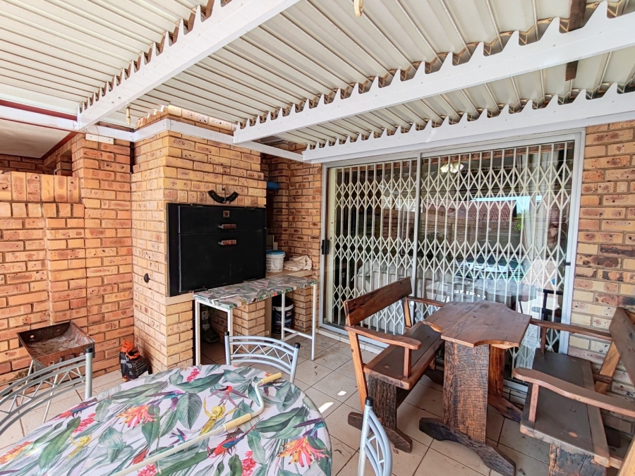 3 Bedroom Property for Sale in Van Der Hoff Park North West